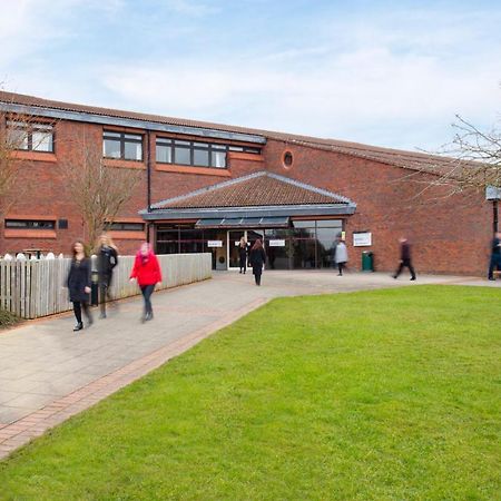 Yarnfield Park Training And Conference Centre 호텔 스톤 외부 사진