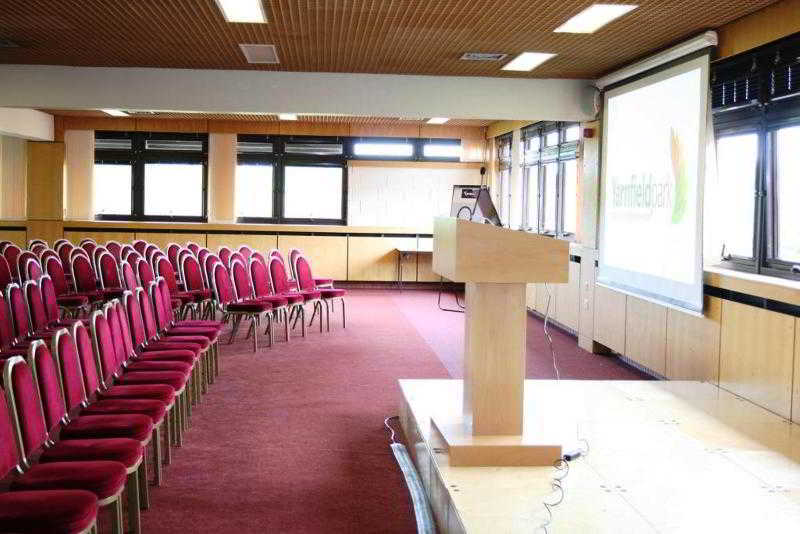 Yarnfield Park Training And Conference Centre 호텔 스톤 외부 사진