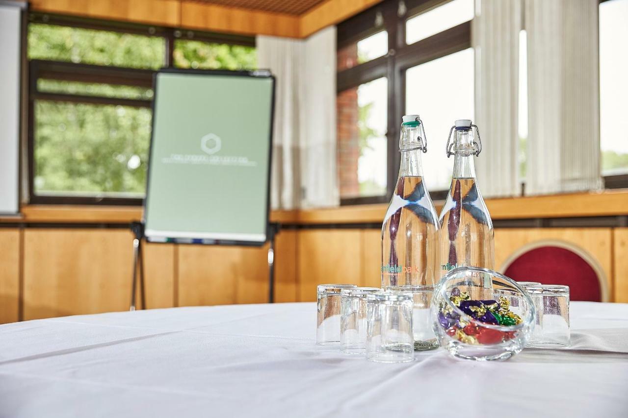 Yarnfield Park Training And Conference Centre 호텔 스톤 외부 사진
