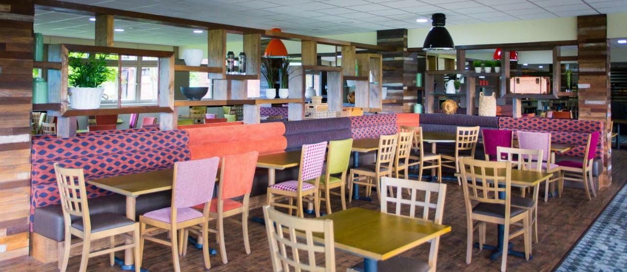 Yarnfield Park Training And Conference Centre 호텔 스톤 외부 사진