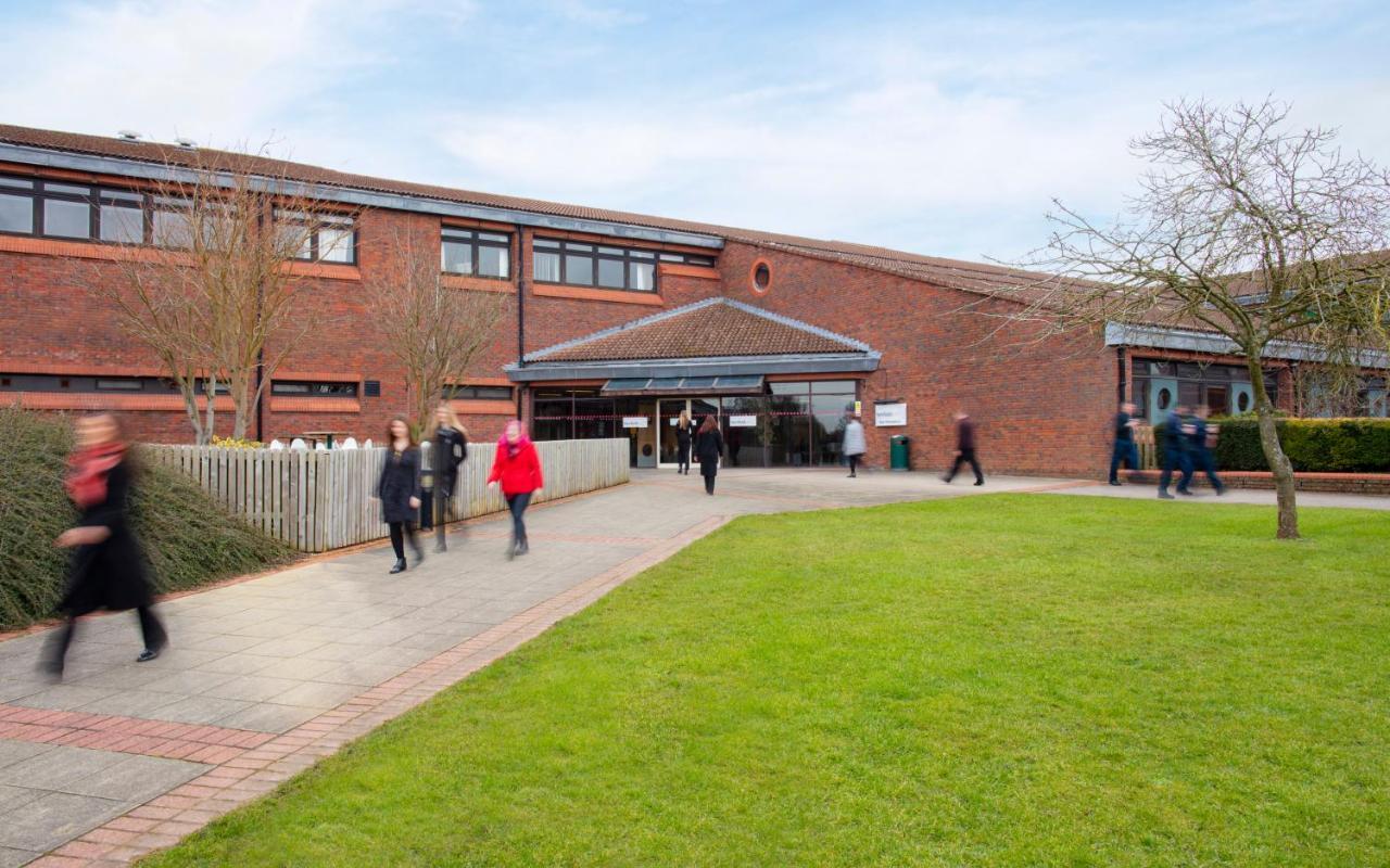 Yarnfield Park Training And Conference Centre 호텔 스톤 외부 사진